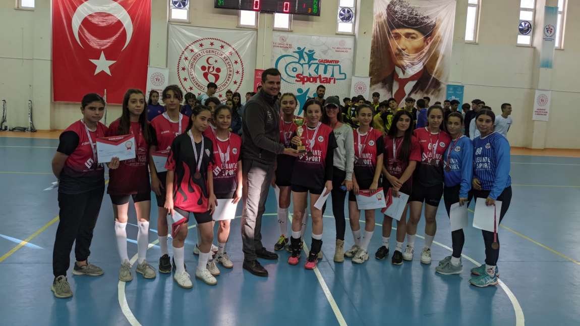 2022-2023 Okul Sporları Gençler (A) Kızlar Hentbol'da İl 3.sü Olduk.
